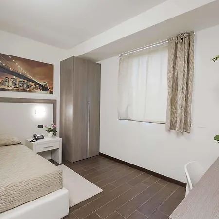 Otel Ferrari Carugate